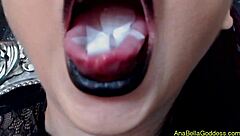 Does garbage giant goddess crush in fetish play?