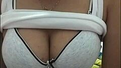 em ngực bự show webcam tits