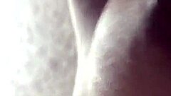 se coge al novio de su amiga mientras trabaja