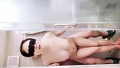 大奶子在浴室里等着你来玩！