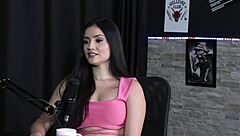 Seu Primeiro Conteúdo Pornô Veio Com Um Ficante E Teve Boa Experiência Com Um Ator E Seu Ménage - Karen Gonçalves Sheer Red