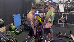 fiz uma suruba na academia com a gostosa da fernanda chocolate