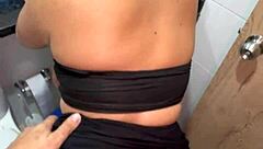 desconocido se folla a joven colombiana después de la disco sexo en auto público