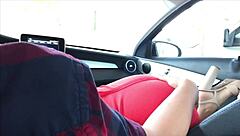 mamandole la verga al novio de mi mejor amiga en el automóvil with cumshot swallow