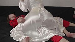 blonde rubs pussy on brunette