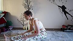 Milf teaches yoga with big ass