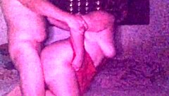 no escurinho ele trepa em cima de mim e me fode gostoso