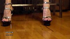 Steamy solo scene with a hot Latina in high heels