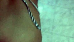 antes de ir a la piscina mi vecina pasa por mi casa para charlar un rato