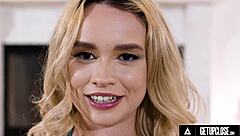 up close petite newcomer khloe kingsley