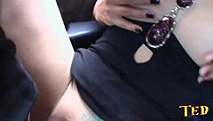 A loira levou uma gozada dentro da buceta no carro no meio da rua - giselle bithenkur