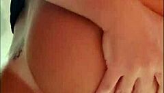 Ruiva rabuda masturbates with big clit