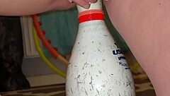German milf squirts from bowling pin insertion