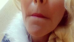 Elsa's Cosplay Makes You Want To See Her Bent Over