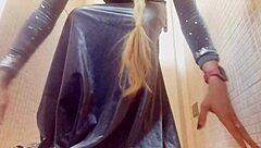 Elsa's Cosplay Makes You Want To See Her Bent Over