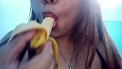 Seductive Banana Deepthroat Play