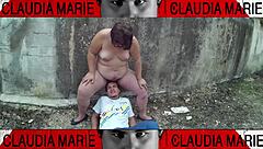 Impossible positions to eat the fat woman's pussy on the street! I love her juices and flows, licking her cunt up and down until she cums!