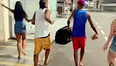 Resenha De Putaria Na Rua Acaba Em Fudelancia No Carro Em Movimento