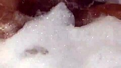 mira que rico lo muevo en el jacuzzi ven papi vamos a divertirnos