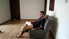 Encontré A Mi Sobrino MASTURBANDOSE Cuando Salía Del Baño