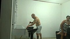 hoy voy a sorprender a mi esposa organizando la casa para follar rico