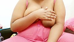 Indian Mumbai aunty shows off sexy boobs, surprising everyone