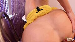 Hot Housewife Sucks Monster Cock in Kitchen