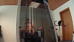 Lindsey love shows her fitness routine