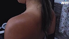 perdi minha virgindade gozando na xereca cabeluda da vizinha