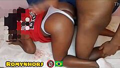 se deliciando com a negona gostosa do rio de janeiro