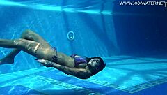 Canadian Hottest Milf Heidi Van Horny Pleasures Herself