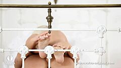 Watch This Sexy Ass Girl Dancing With Incredible Moves And Energy!