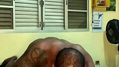 Novinho Arrumou Um Negao Na Rua Que Estava Coçando A Piroca E Levou Para Casa