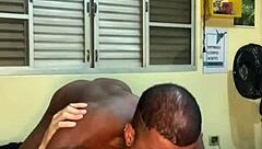 Novinho Arrumou Um Negao Na Rua Que Estava Coçando A Piroca E Levou Para Casa