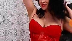 Bouncing ass teases with suggestive moves