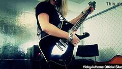 hot blonde vicky vette rubs pussy