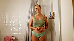 Stella Cardo Demonstrates Dry Versus Wet Tops