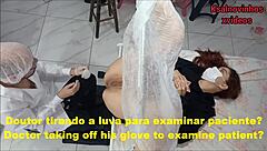 una mamada rápida en el baño abandonado