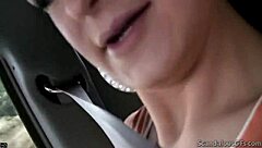 Hot babe rubbing cock while guy driving caught on tape 😍