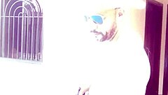 foda na piscina com direito a um banho de porra na boca delicioso