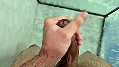 vem tomar banho comigo 😏