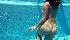 jessica adored the producer with her sexy look in underwater scene