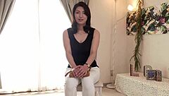 Japanese housewife Saki Oishi squirts during intimate filming