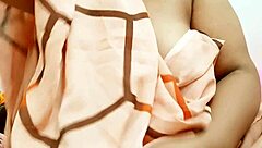 indian sexy aunty flaunts her big tits enticingly