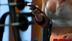 Fitness chick lana roy blows gym buddy's huge cock