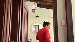 Mi Vecina Está en el Baño