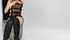 dahlia plays with her toy 😍