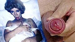Close up and personal: horny bitch wanking and getting cum