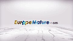 British MILF Eve Jayne's solo session of pure lust