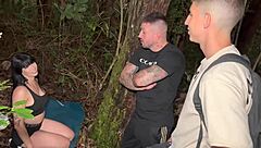 Bbg Chicos Se Cogen A Latina Cachonda Perdida En La Montaña